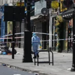 Halálos késelés történt Londonban a nyílt utcán, egy 22 éves férfi életét vesztette