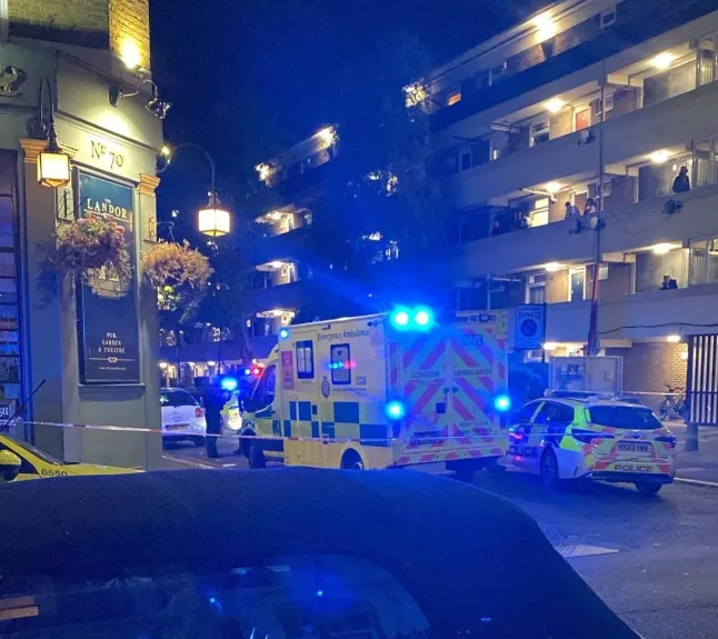 Lelőttek egy férfit a nyílt utcán Londonban: csak a barátnőjét akarta kirakni egy pub előtt Lelőttek egy férfit a nyílt utcán Londonban: csak a barátnőjét akarta kirakni egy pub előtt
