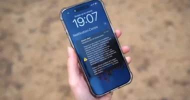 Milliók telefonján szólalt meg a vészriasztás Angliában és Walesben: soha nem látott tűzveszélyre figyelmeztetnek