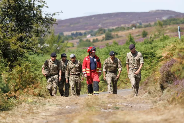 A hadsereget is bevetik a "lángoló" Nagy-Britanniában: már több száz katona segít megfékezni a pusztító tüzeket A hadsereget is bevetik a "lángoló" Nagy-Britanniában: már több száz katona segít megfékezni a pusztító tüzeket