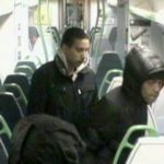 3 fiatal utasokat vert össze egy londoni vonaton, egy másik banda pedig egy 12 éves lányt zaklatott