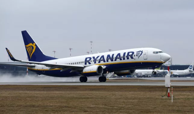 Meghalt egy nő a Ryanair egyik Nagy-Britanniába tartó járatán 2