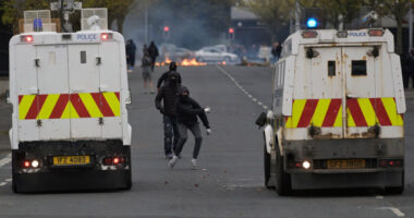 Bombát találtak az egyik rendőr autója alatt az Egyesült Királyságban: éleződik a helyzet a Brexit miatt