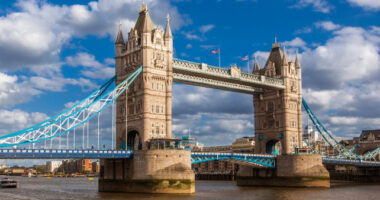 A Temzébe zuhant és nyoma veszett egy 13 éves iskolás fiúnak Londonban