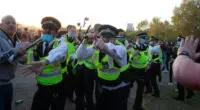 Eldurvult a lockdown ellenes tüntetés Londonban, nyolc rendőr sérült meg