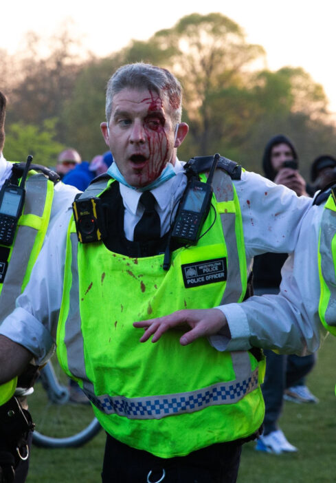 Eldurvult a lockdown ellenes tüntetés Londonban, nyolc rendőr sérült meg 5