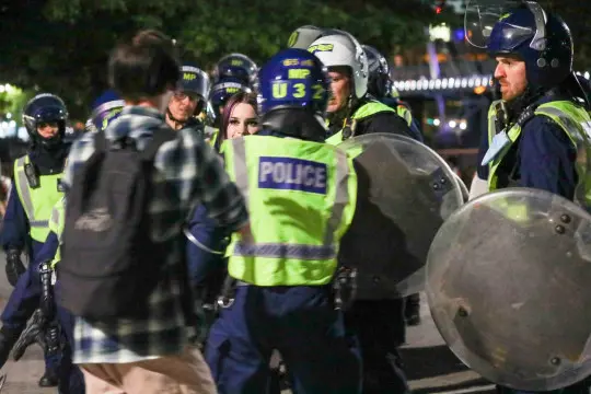 6 embert meglőttek, és egy alig 13 éves gyereket megkéseltek Londonban 4