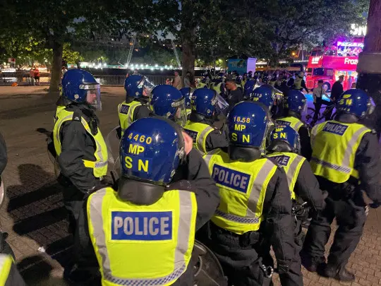 6 embert meglőttek, és egy alig 13 éves gyereket megkéseltek Londonban 5