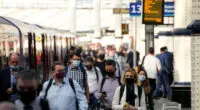 200 000-ig is emelkedhet rövid időn belül a napi fertőzöttek száma Nagy-Britanniában