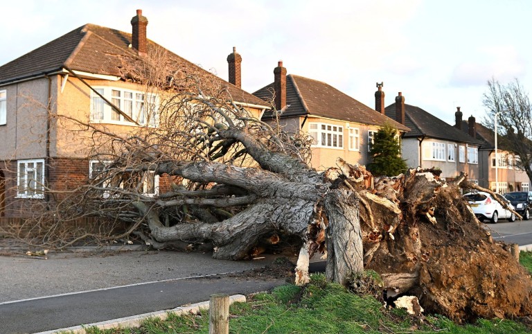 Ilyen károkat okozott országszerte az Eunice vihar Nagy-Britanniában, aminek már több halálos áldozata is van 12