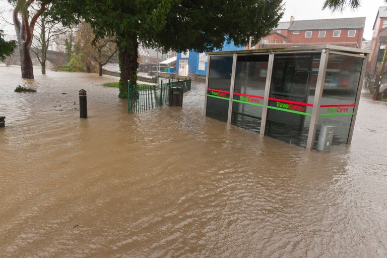 Hatalmas áradások és árvízveszélyre vonatkozó figyelmeztetések vannak Nagy-Britannia több száz pontján 7