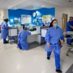 Több mint 1 000 000 NHS alkalmazott kap legalább 1400 GBP fizetésemelést