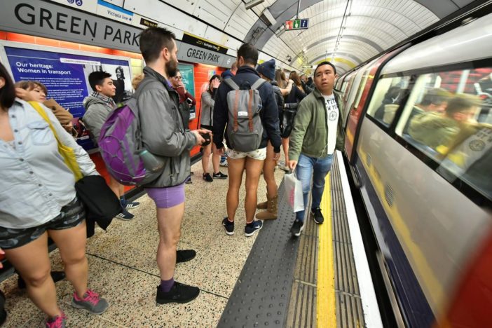 Ilyen a Nadrág nélküli metrózás napja Angliában, képekben 13