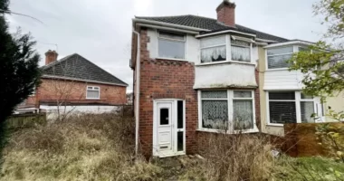 Mindössze 10 000 fontért eladó egy 3 hálószobás ház Angliában, Birminghamben, de... elég ramaty állapotban van