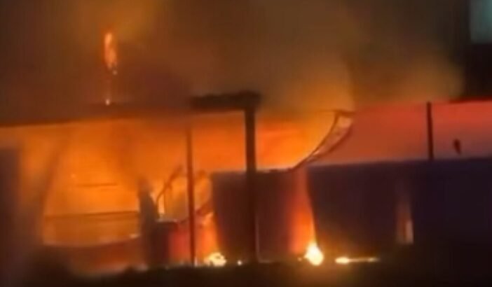 Hatalmas tűz az egyik angliai futballstadionban - órákon át küzdöttek a lángokkal Hatalmas tűz az egyik angliai futballstadionban - órákon át küzdöttek a lángokkal