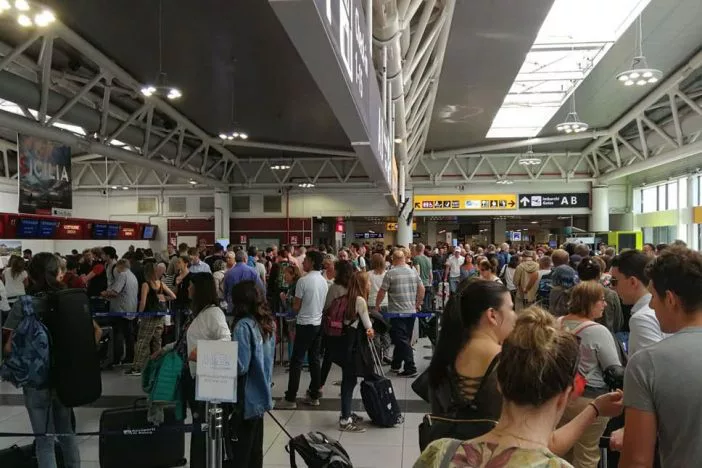 Újabb „káosz” a Ryanairnél: Európaszerte késnek a járataik egy újabb rendszerhiba miatt 4