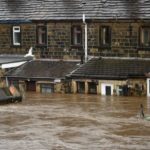 Már halálos áldozata is van a Ciara viharnak Nagy-Britanniában: áradások mindenfelé és egy épület is összedőlt