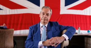 Farage radikális bejelentése: tömeges deportálás, a letelepedési engedély eltörlése jöhet és százezrek veszíthetik el a letelepedett státuszt