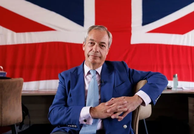 Farage radikális bejelentése: tömeges deportálás, a letelepedési engedély eltörlése jöhet és százezrek veszíthetik el a letelepedett státuszt