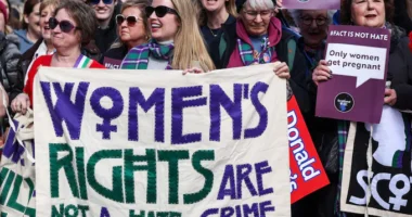 A transznemű nők jogilag nem minősülnek nőnek az Egyesült Királyságban - a Legfelsőbb Bíróság döntött