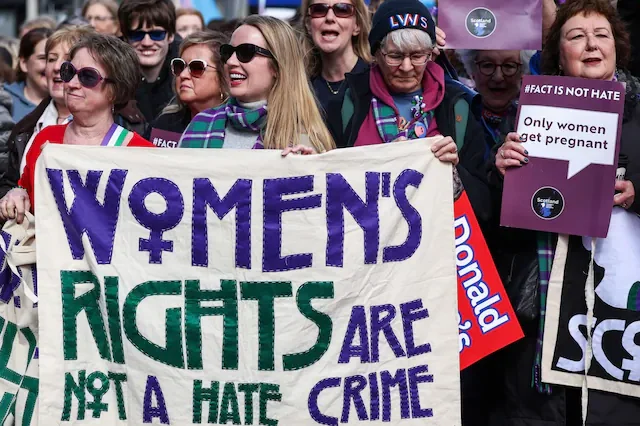 A transznemű nők jogilag nem minősülnek nőnek az Egyesült Királyságban – a Legfelsőbb Bíróság döntött