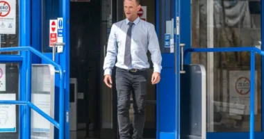 Másfél év börtönre ítéltek egy férfit Angliában, mert bevándorlásellenes posztokat rakott ki a közösségi médiában