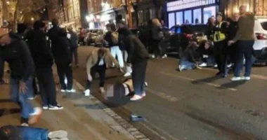 „Teljes káosz volt” – tömegbe hajtott egy autó Angliában, Derby belvárosában, számos sérült kórházban