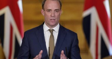 A brit kormány elhintette, hogy mikor tervezik elkezdeni feloldani a korlátozásokat