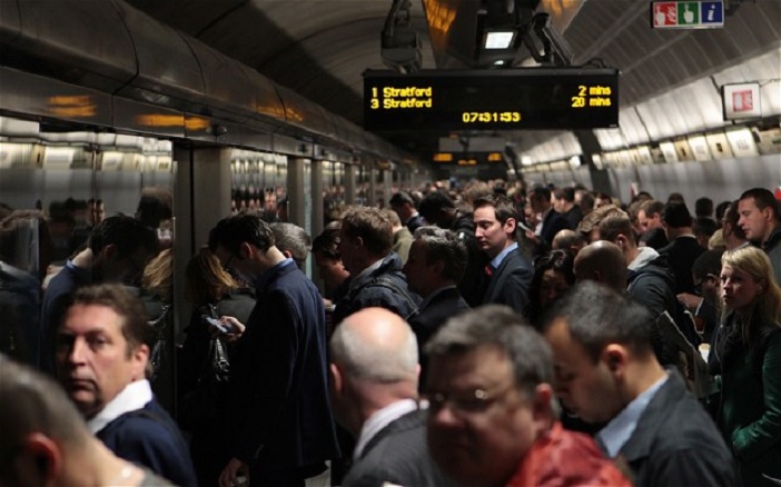 Késések, tömeg és káosz volt reggel több londoni metróvonalon is 1