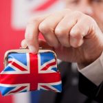 Két fontos új változás Nagy-Britanniában, ami mindenkit érint, akinek van bankszámlája