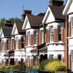 Albérlők millióinak szűnhetnek meg végre a több száz fontos ügynökségi díjak Nagy-Britanniában