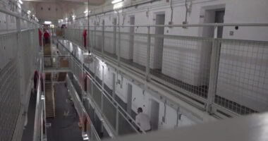 50 ezer rabot engednek szabadon idő előtt Angliában és Walesben a túlzsúfolt börtönök miatt