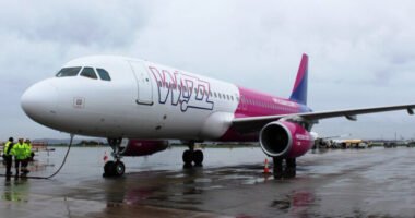 "Rémálom út" a Wizz Air londoni járatán: Több száz km-re tette le az utasokat a gép, majd közölték, hogy oldják meg a hazautat ahogy tudják
