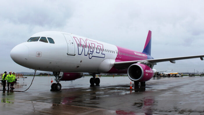 "Rémálom út" a Wizz Air londoni járatán: Több száz km-re tette le az utasokat a gép, majd közölték, hogy oldják meg a hazautat ahogy tudják 14