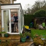 Ilyen is csak Angliában lehet: A házaspár otthona 2. de a kert meg már 3. készültségi szint alá esik