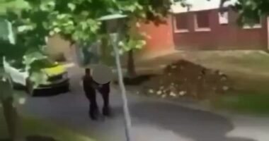 Nyílpuskával lőttek le egy férfit egy egyetemen Angliában – életveszélyes sérülésekkel került kórházba