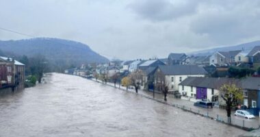 Hatalmas áradások szerte Nagy-Britanniában a Bert vihar miatt - 150 árvízriasztás van érvényben, és eddig 5-en vesztették életüket