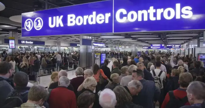 Döbbenetesen magas, új bevándorlási adatok Nagy-Britanniában 1