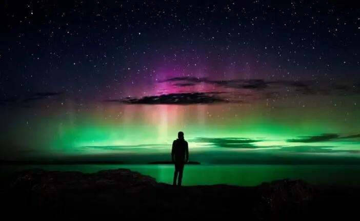 Lenyűgöző, ritka jelenség volt látható Nagy-Britanniából az éjszakai égbolton – napvihar által felerősített sarki fény 1