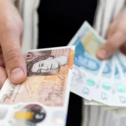 1600 fontos alapjövedelem tesztelését kezdik meg Angliában, amit csak úgy megkapnak az emberek anélkül, hogy dolgoznának