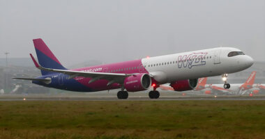 Minden utas egyik rémálma: nem tudott leszállni a Londonból Debrecenbe tartó Wizz Air-járat