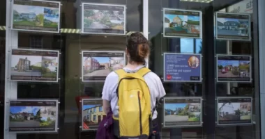 Az albérletben élők milliói egy hónapot sem tudnának kifizetni ha elveszítenék a munkájukat - megdöbbentő új adatok az albérlők helyzetéről Angliában