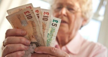 Jelentősen emelkedik az állami nyugdíj Nagy-Britanniában - itt van, hogy mire számíthatnak a nyugdíjasok
