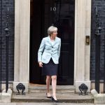 Fejetlenség a brit parlamentben: Theresa May leváltására készülnek saját párttársai