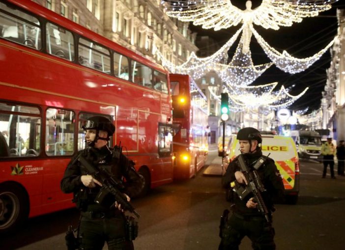Kiderült, mi okozhatta a tömeges pánikot tegnap London belvárosában 4