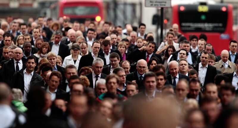 „Inkább kerülöm a magyarokat” – Miért lettünk ennyire gyanakvóak egymással Angliában?