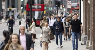 Mennyit keresnek az angliai magyarok, mennyi az átlagfizetésük és hogyan állnak más nemzetiségűekhez képest?