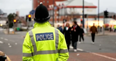 Új törvények lépnek életbe az antiszociális viselkedés és a "huligánok" ellen Nagy-Britanniában - akár 2 év börtön is kiszabható lesz