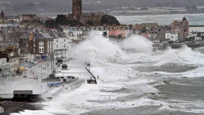 Az Antoni vihar egy napon belül eléri Nagy-Britannia partjait: életveszélyes időjárási körülmények is kialakulhatnak a Met Office figyelmeztetése szerint