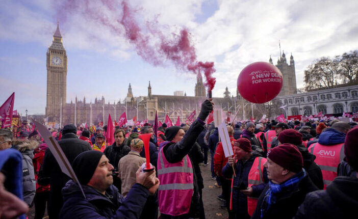Az elmúlt évtized legnagyobb sztrájkja jön Nagy-Britanniában, méghozzá holnap + a többi sztrájk dátumai 1